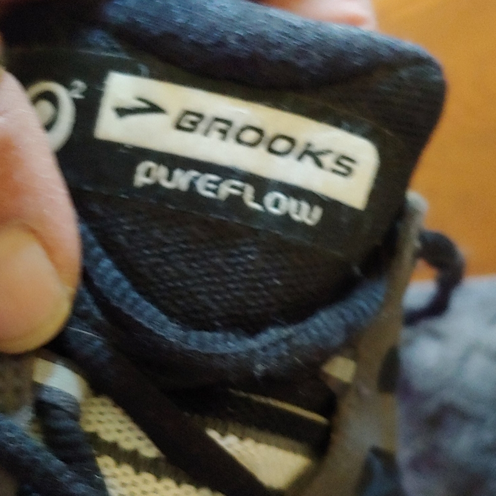 Like New Brooks PureFlow sneaker mens sz. 9.5M - Picture 11 of 14